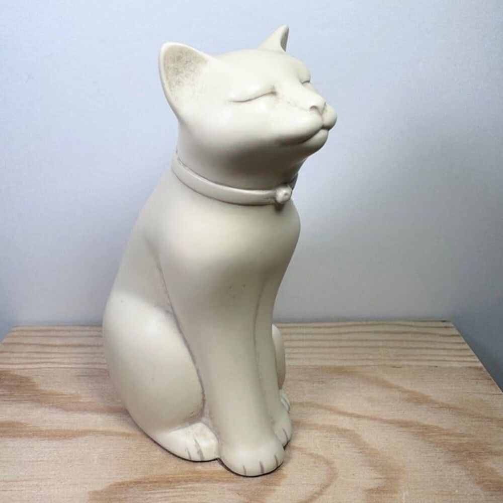 An Eclipse Sitting Cat Home Collectible Stone Casting Cream Vintage 1990